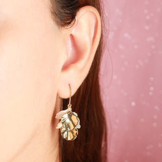 Aretes Colgantes Pétalo Gold