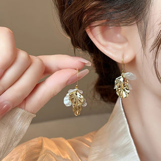 Aretes Colgantes Pétalo Gold